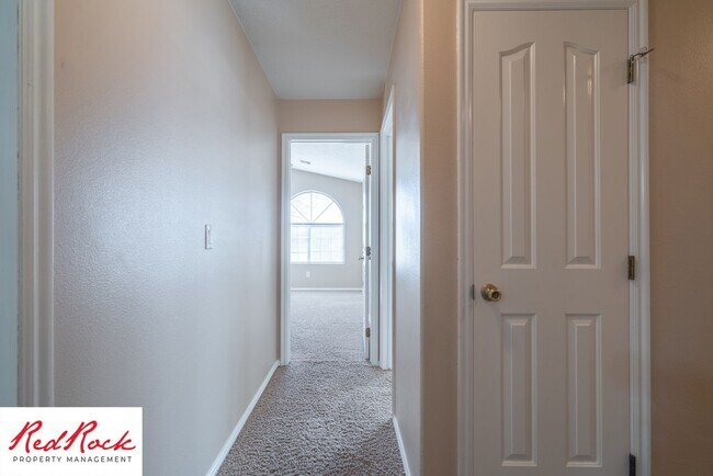 Building Photo - Pet Friendly - 4 Bed 2 Bath for rent in St. George