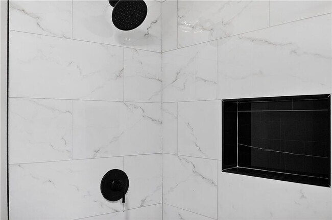 Building Photo - 679 Anderson Walk