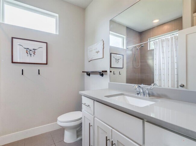 Building Photo - 17215 Oak Cliff Cir