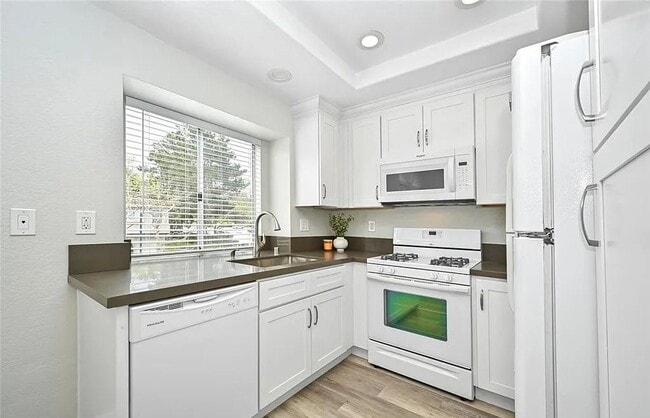 Building Photo - 6 Sandpiper Ln