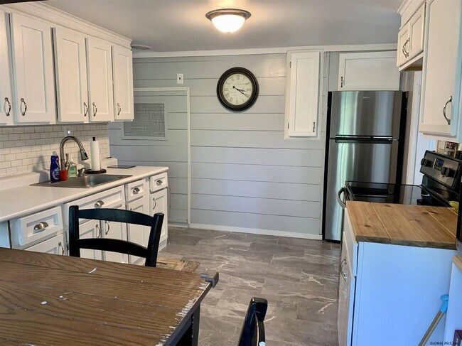 Building Photo - 934 Mohegan Rd