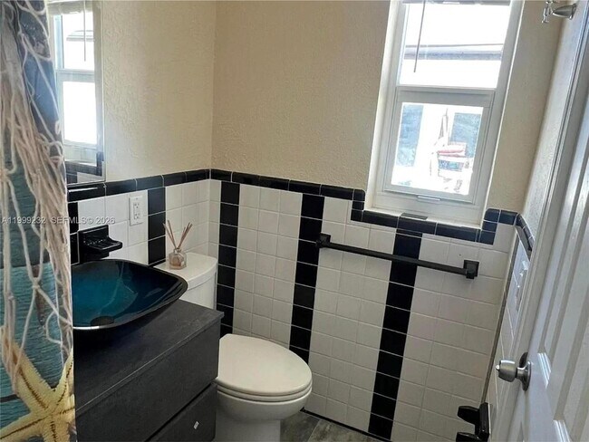 Building Photo - 3681 NE 170th St