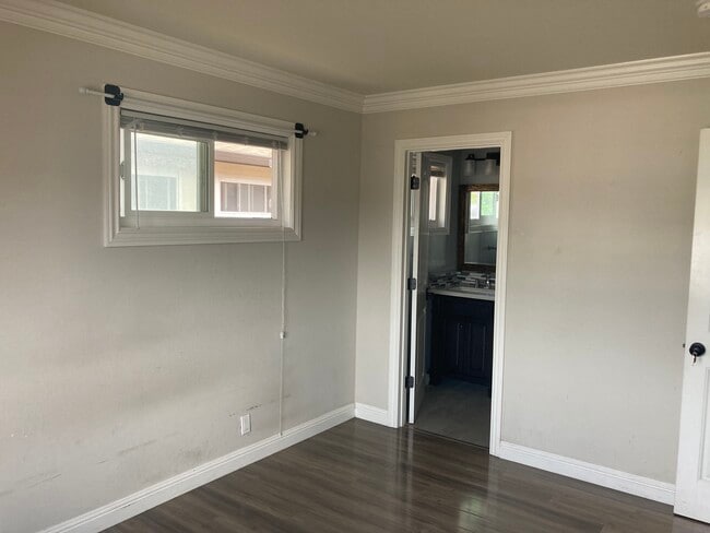 Building Photo - 1822 Eisenhower Dr