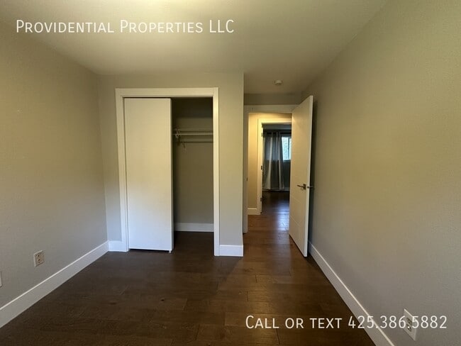 Building Photo - 10521 NE 139th St