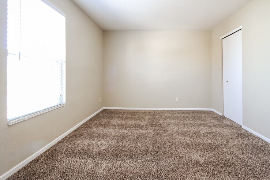 Building Photo - 2832 Ludwig Dr