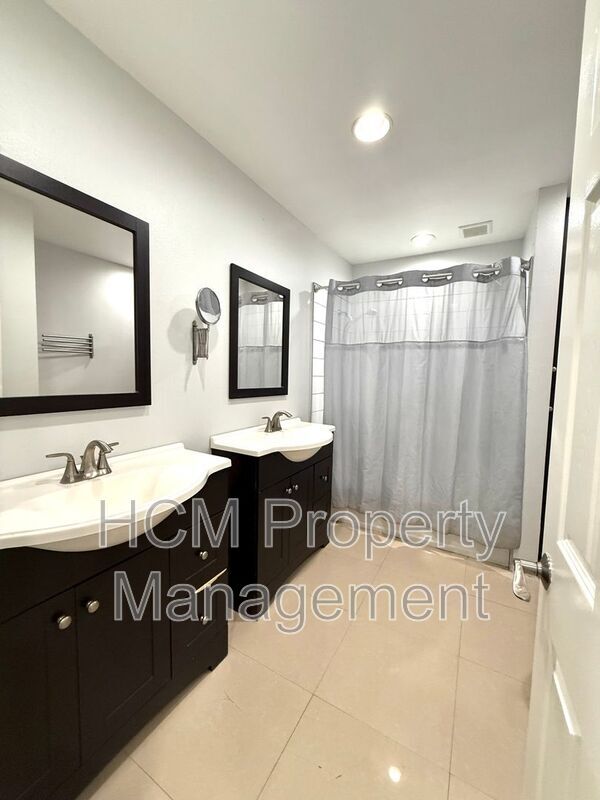 Building Photo - 9757 Cornwall Dr