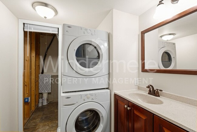 Building Photo - 507 S Lawson St