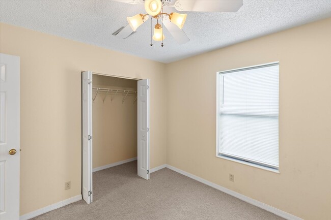 Building Photo - 3 Bedroom 2 Bathroom Unfurnished House for...