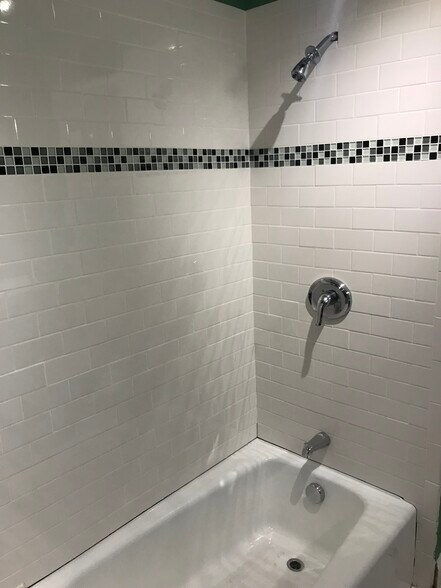 Two full size bathrooms - 46 Powhattan St