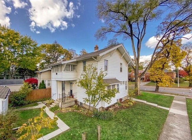 Primary Photo - 203 Catalpa Dr