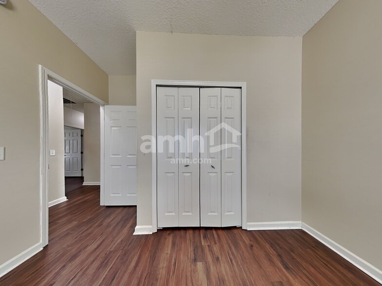 Building Photo - 10 Blue Oak Dr