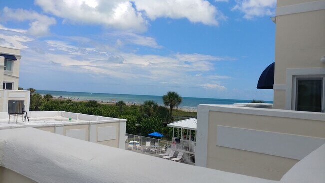 Building Photo - 8600 Ridgewood Ave