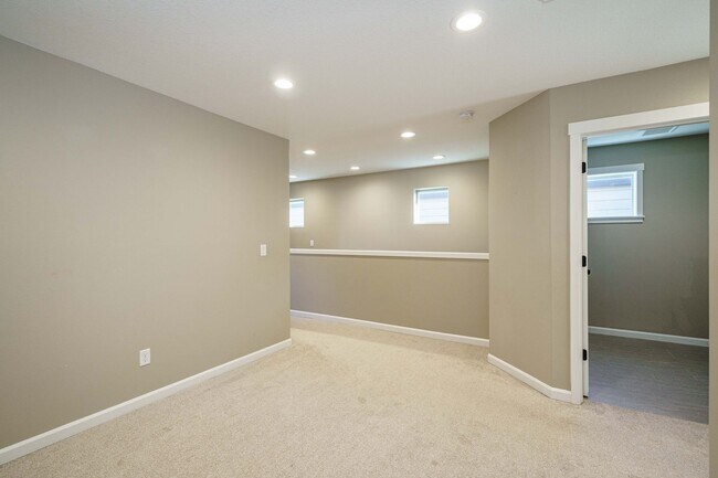 Building Photo - Beautiful Single-Level Home | 3 Bed, 2.5 B...