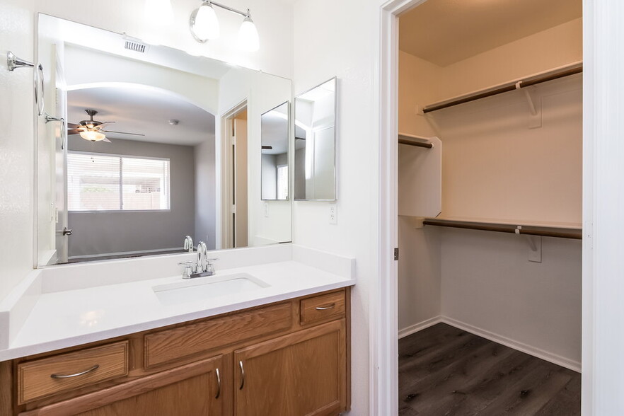 Building Photo - 8213 W Papago St