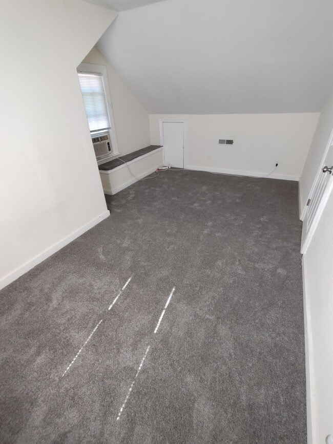 Building Photo - 1121 Elk Ave