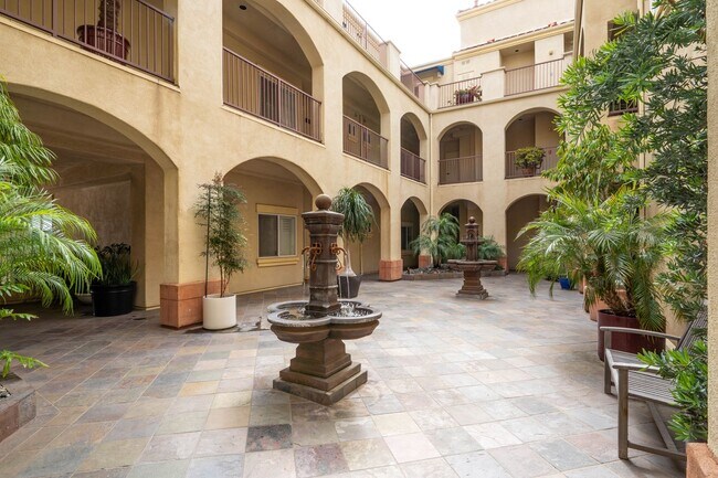 Building Photo - 2 Bedroom Condo in Downtown Ventura with O...