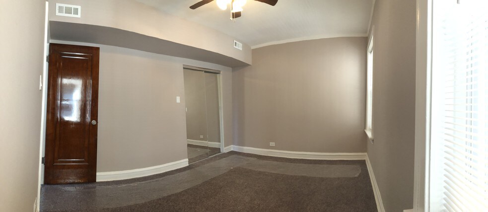 Building Photo - 6441 N Francisco Ave