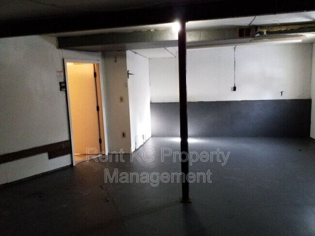 Building Photo - 10013 N Harrison Dr