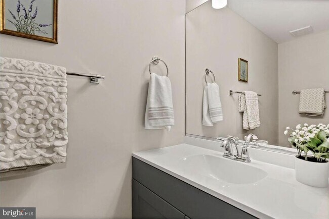 Building Photo - 3875 Steppes Ct