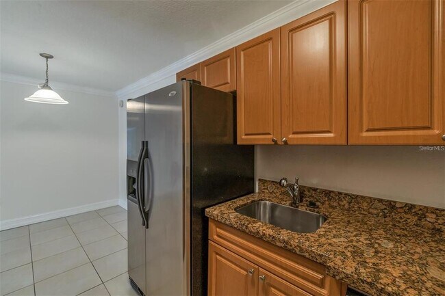 Building Photo - 5221 Bayshore Blvd