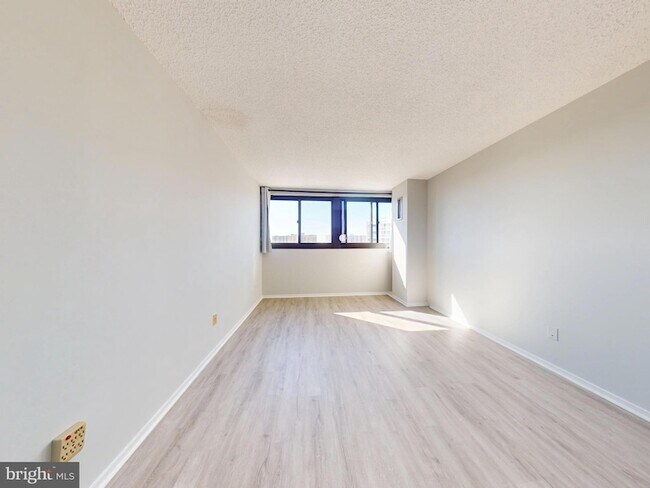 Building Photo - 5911 Edsall Rd