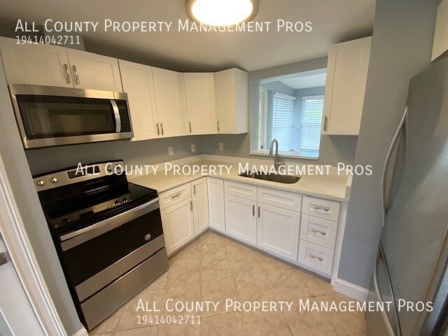 Building Photo - 5425 San Jose Dr