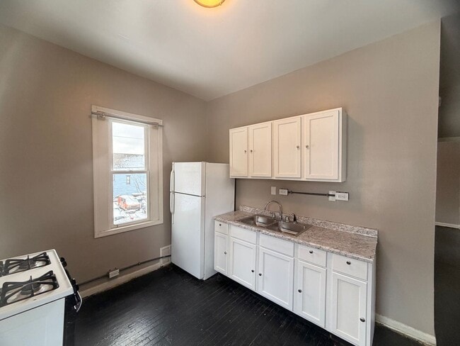 Building Photo - 2500 W Fond du Lac Ave