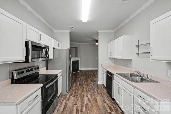Building Photo - 2120 Sardony Ln