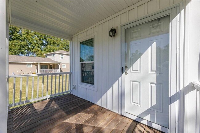 Building Photo - 326 Smith Rd