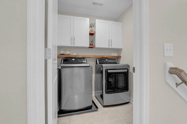 Building Photo - 821 Cooke Dr