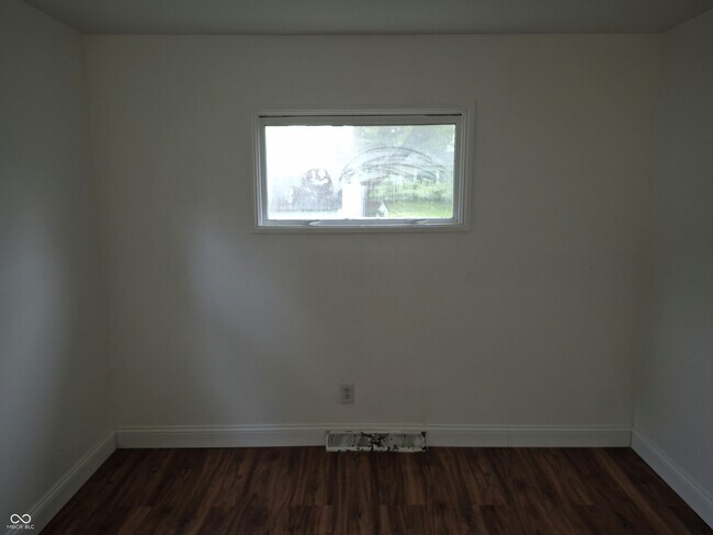 Building Photo - 2725 Kristen Dr W