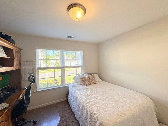 Building Photo - Welcome To Heritage New River Side