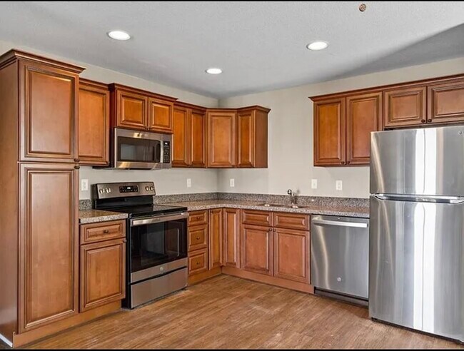 Building Photo - 10518 Clubhouse Dr