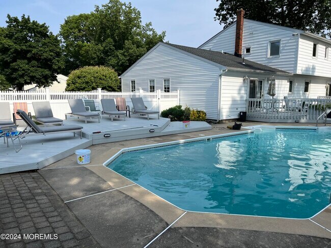 Building Photo - 104 Pear St