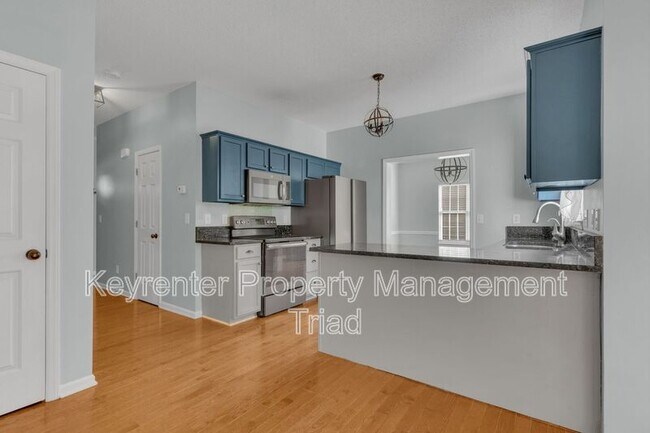 Building Photo - 3391 Valley Crossing Dr