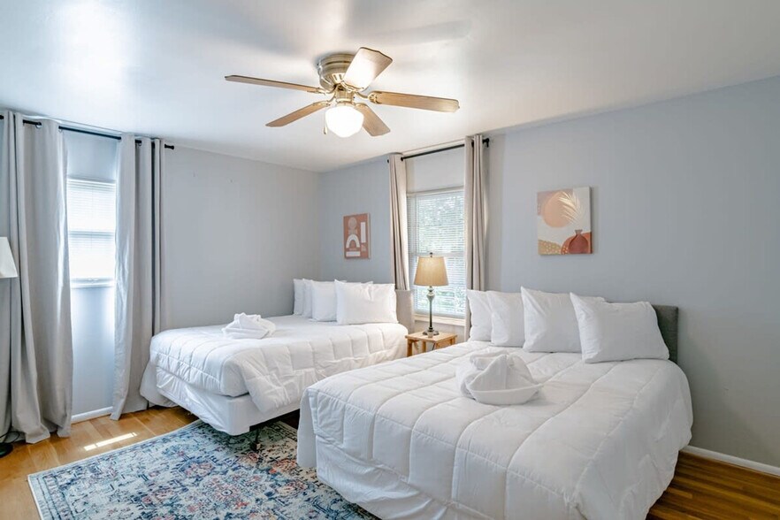 Building Photo - 304 N University Blvd