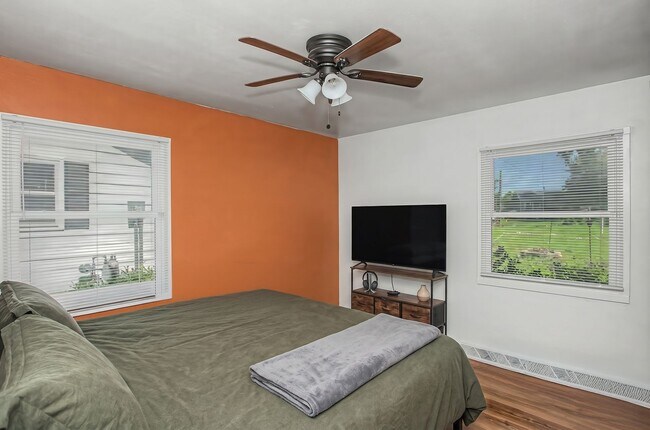 Building Photo - CHARMING RANCH!! 3 Bed, 1 Bath Home in Ames