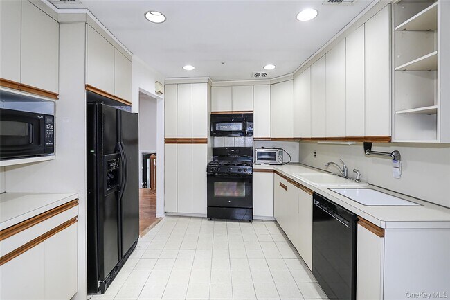 Building Photo - 14 Glenn Dr