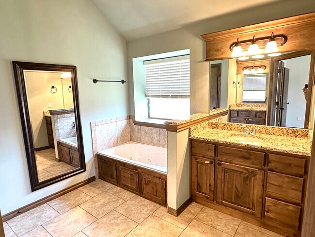 Building Photo - 709 Abilene Way