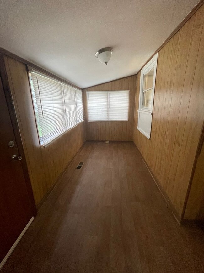 Building Photo - Welcome to this charming 2 bedroom, 1 bathroom home in Gastonia, NC.