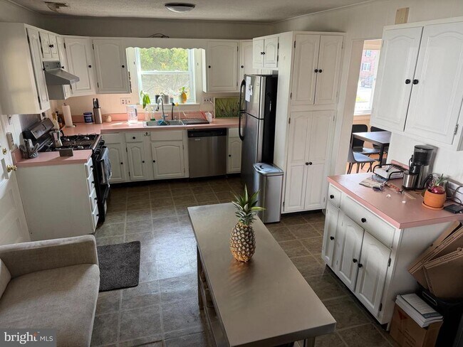 Building Photo - 2101 N Nottingham St