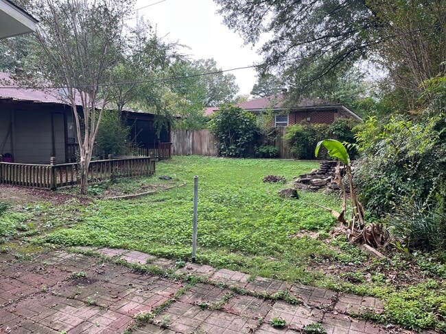 Building Photo - 228 E Circle Dr