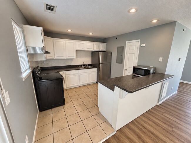 Building Photo - 10908 Oasis Ct