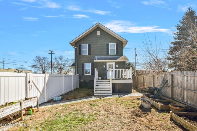 Building Photo - 108 Morris Ave