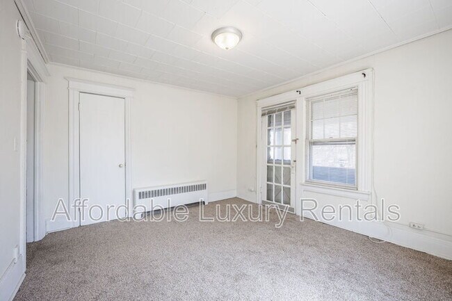 Building Photo - 3 Sumner Park