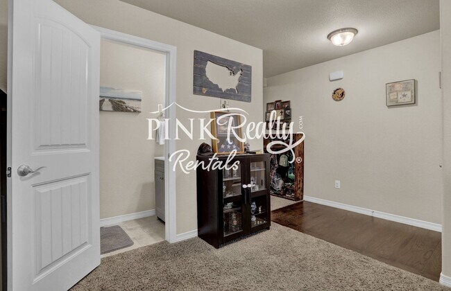 Building Photo - 10887 Pigeon Dr