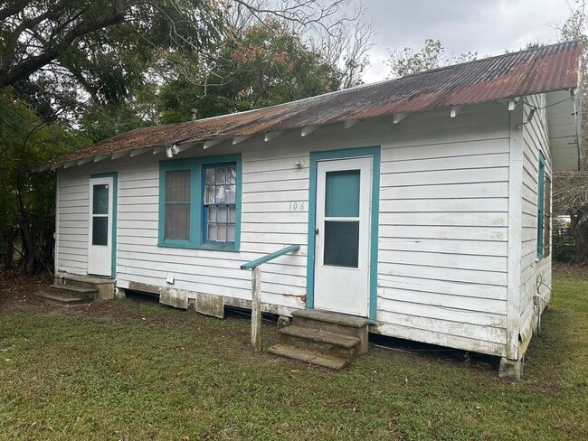 Building Photo - Available Now in Lafayette!