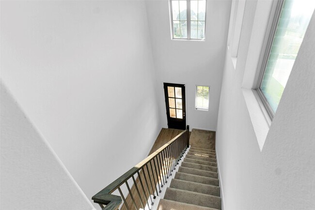 Building Photo - 1426 Northwood Blf Ln