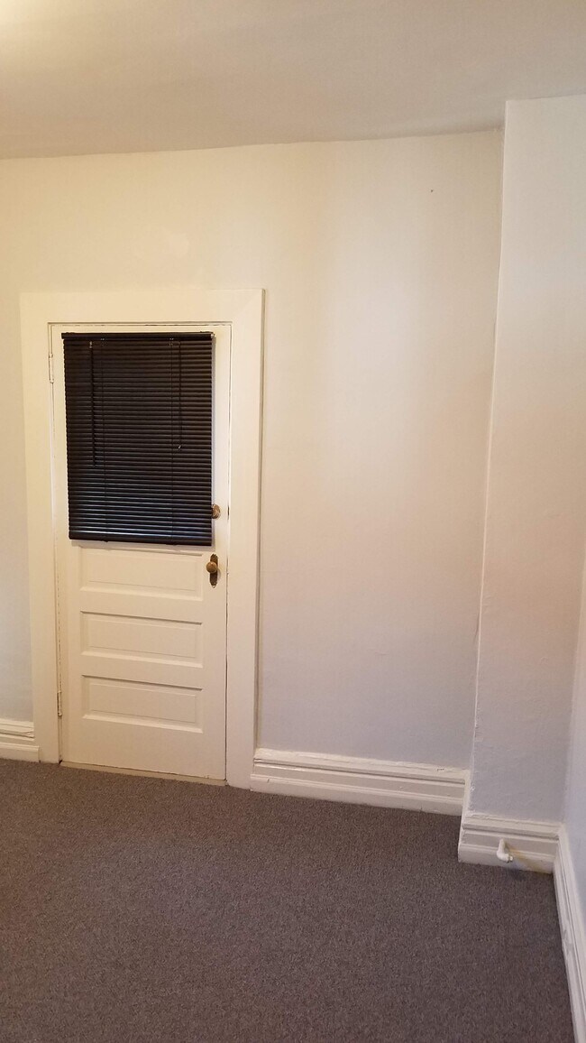 Bonus Room - Egress to Deck - 309 Lawn St