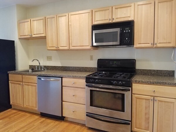 Primary Photo - 115 Trenton St